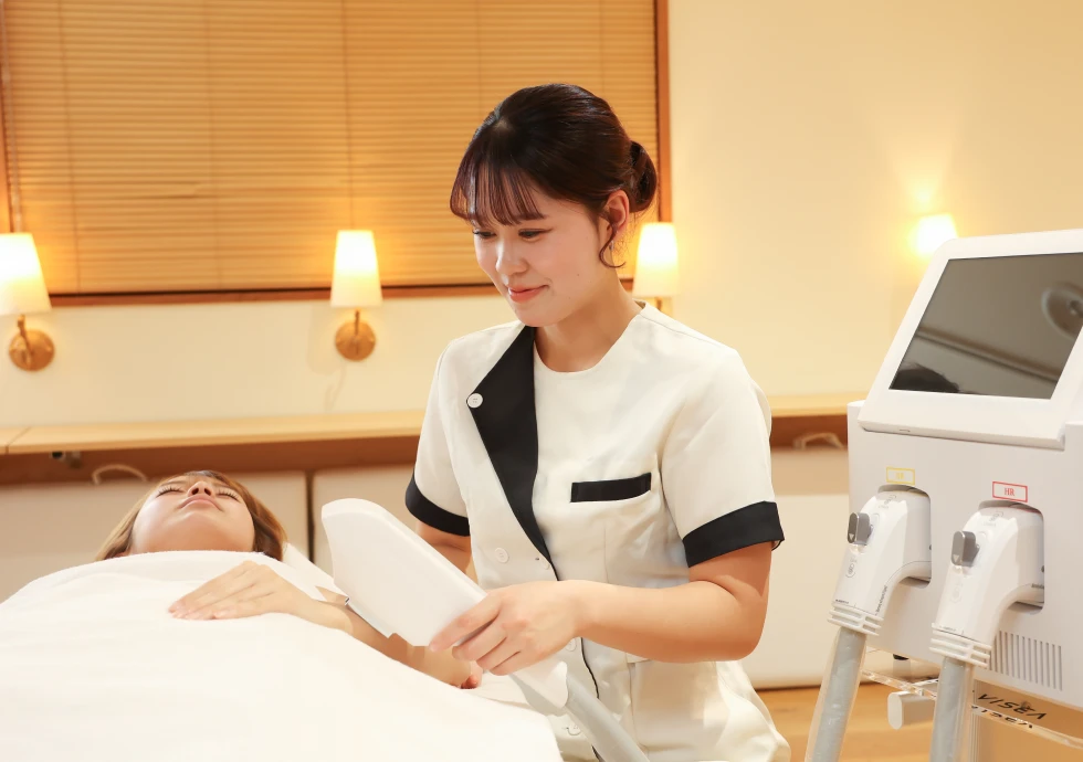 トレンドの美容脱毛＋美肌に導くエステやシェーヴィング技術を身につけ、理美容業界でワイドに活躍したい夢を叶えられます。