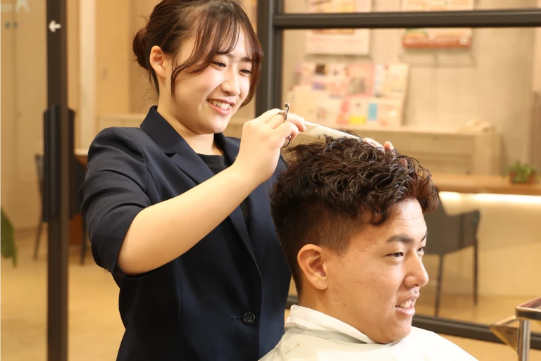 修学支援制度やサロンワークでの収入を活用し経済的なメリットも