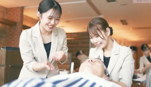 今、女性理容師・グルーミニストが注目される理由！